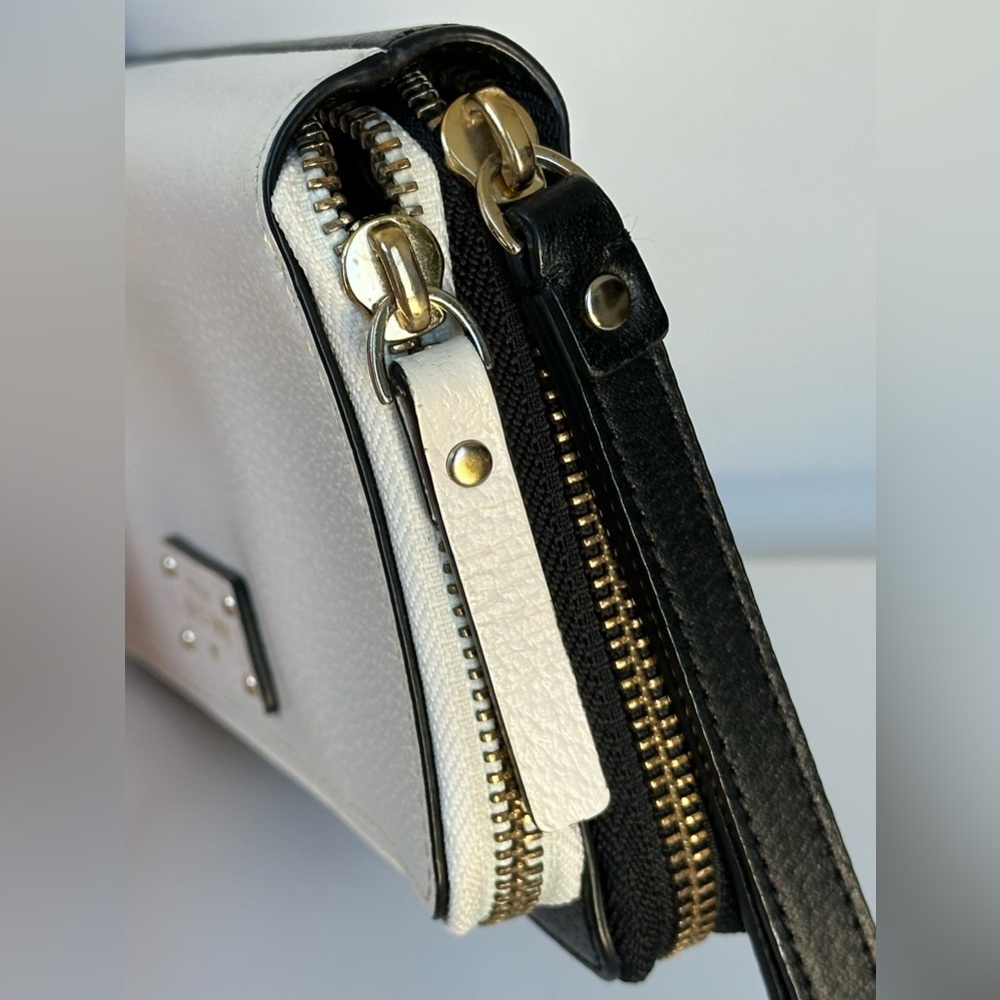 Kate Spade NY Women's Wristlet Wallet Clutch Zip Closure Black Off White Leather - Picture 6 of 15